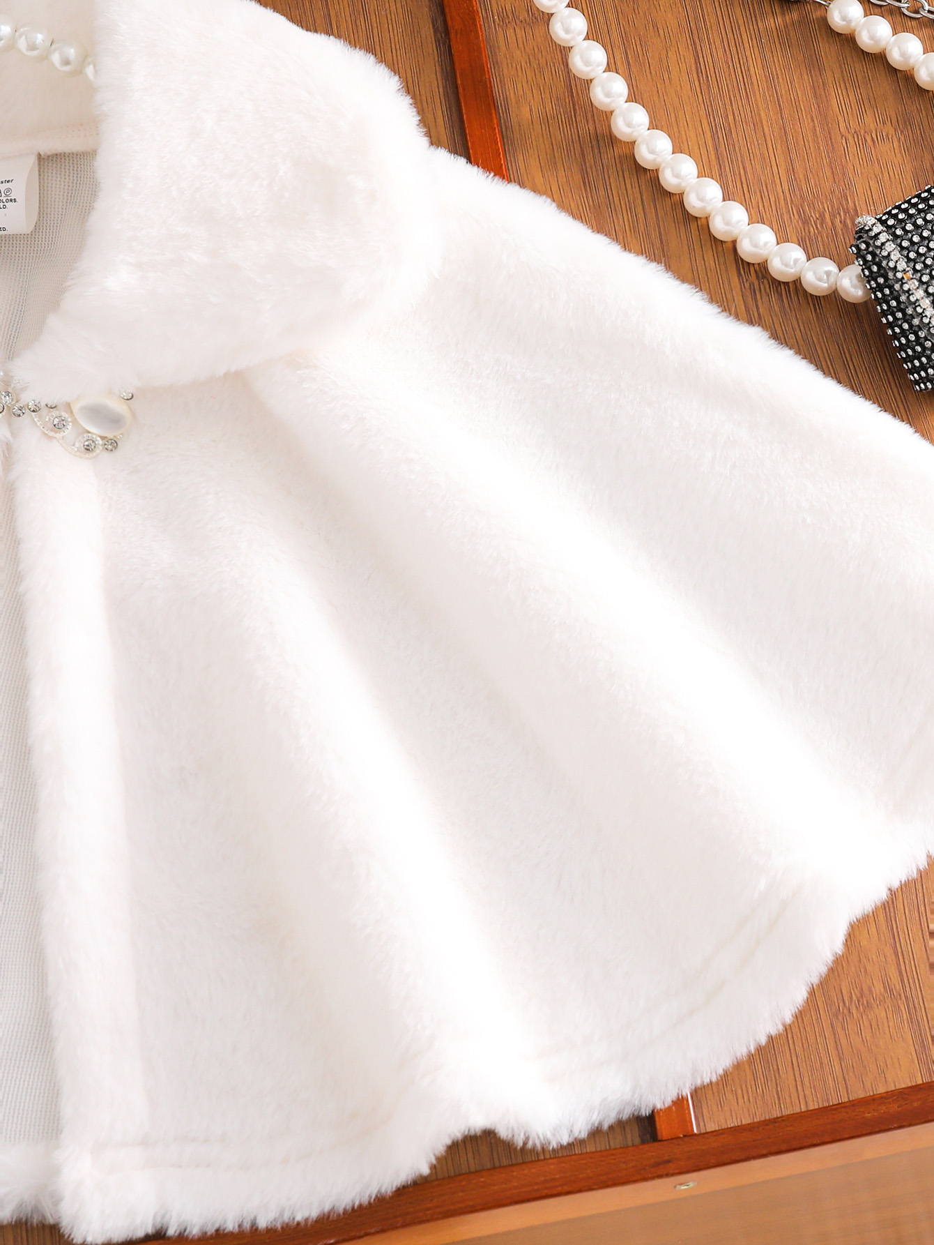 Une cape châle princesse blanc - Winter Clothing Activity avis et prix